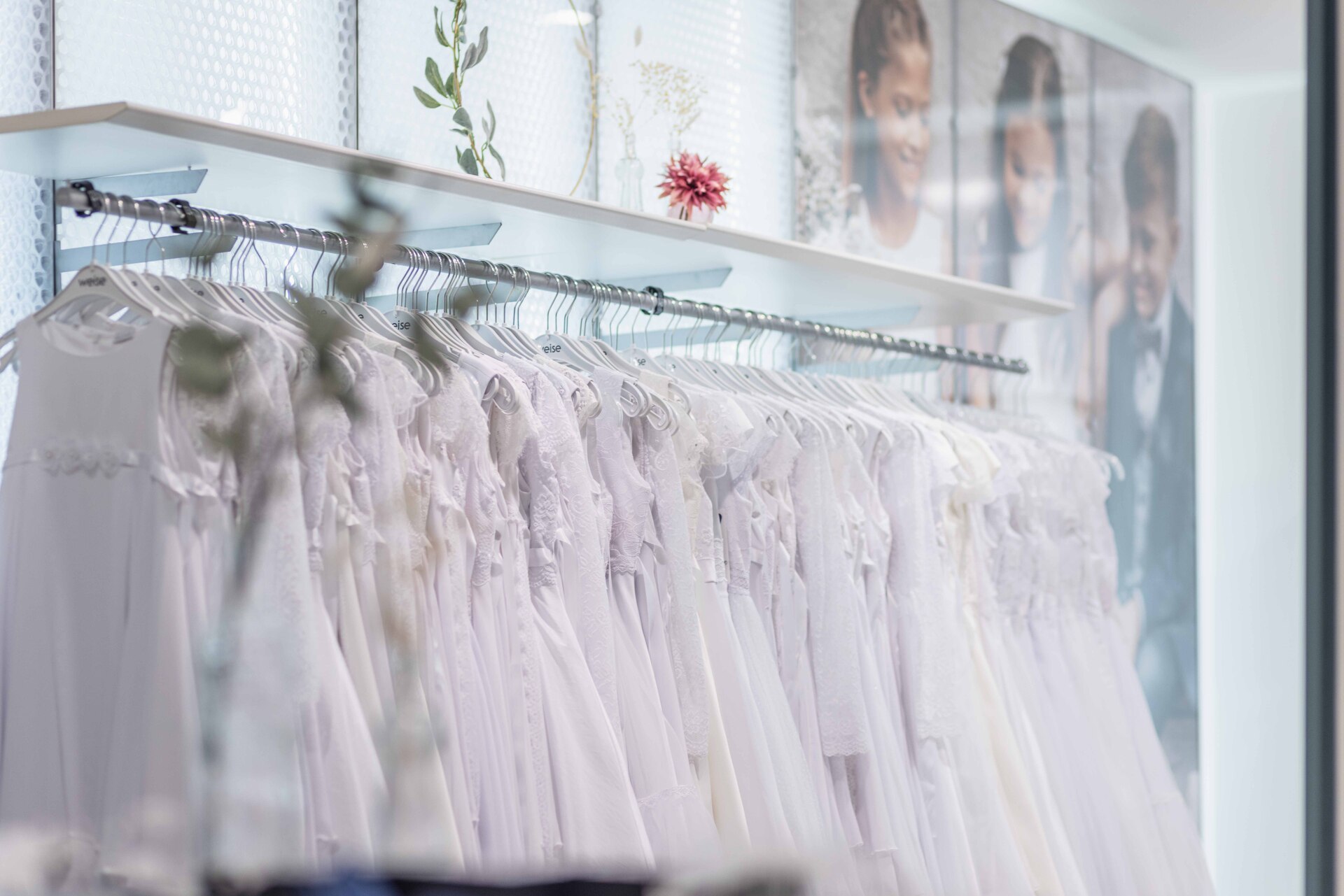 Erstkommunionskleidung finden Sie im Modehaus Bültel & Westhoff, Am Thietor 10, 48431 Rheine, bueltel-westhoff.de