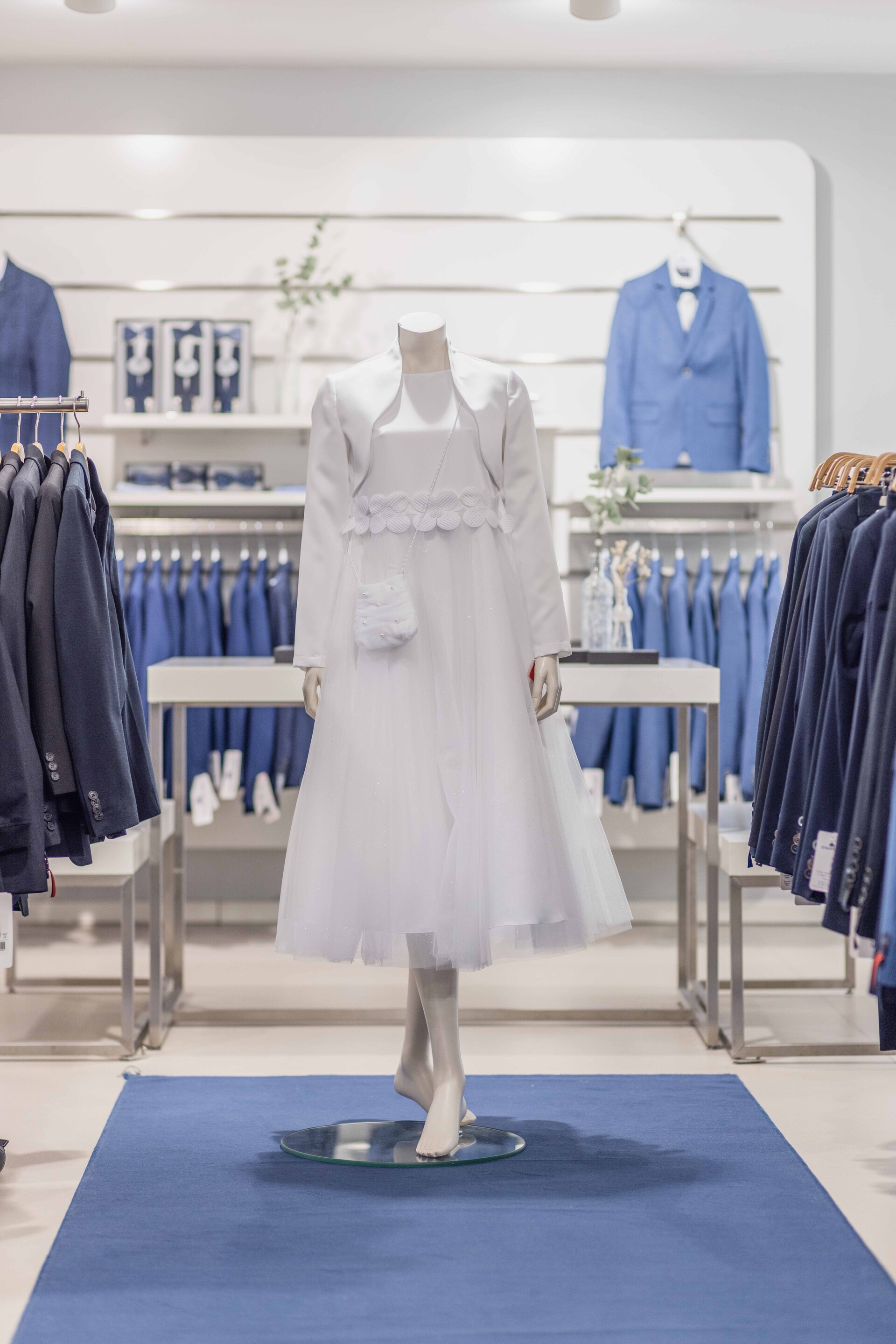 Erstkommunionskleidung finden Sie im Modehaus Bültel & Westhoff, Am Thietor 10, 48431 Rheine, bueltel-westhoff.de