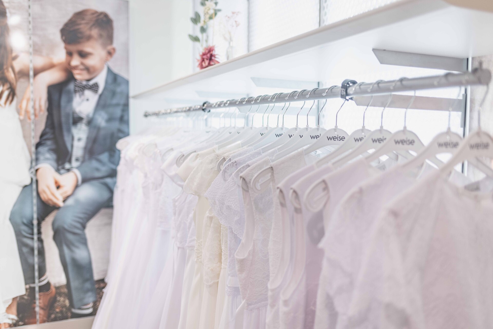 Erstkommunionskleidung finden Sie im Modehaus Bültel & Westhoff, Am Thietor 10, 48431 Rheine, bueltel-westhoff.de