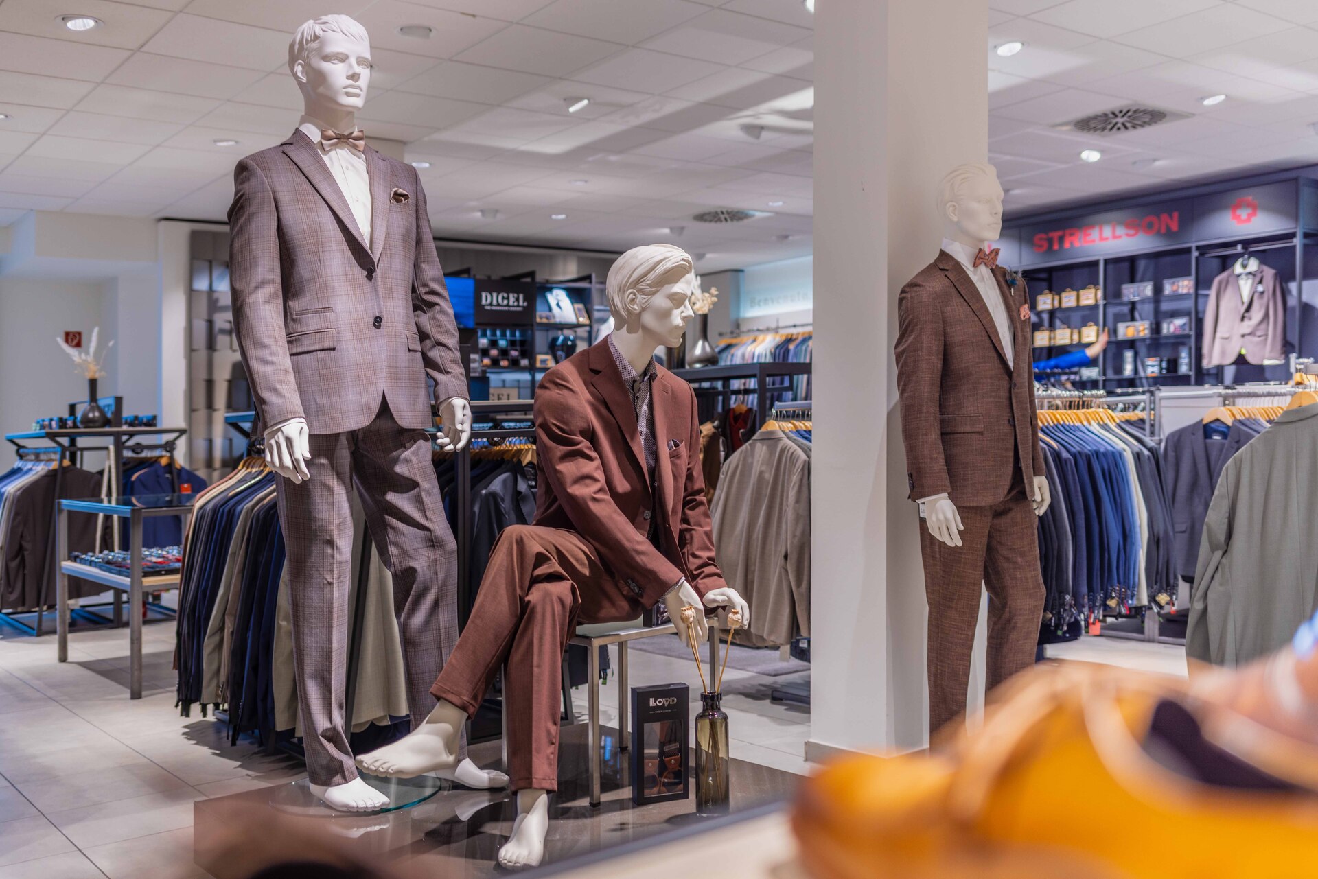 Herrenanzüge aus dem Modehaus Bültel & Westhoff, Am Thietor 10, 48431 Rheine, bueltel-westhoff.de